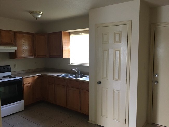 Foto del edificio - 738 NW 36th St