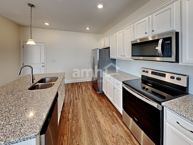 Building Photo - 1320 Lomond Dr