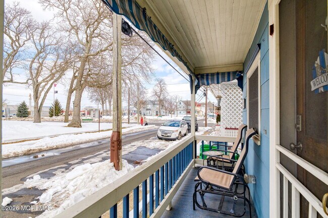 Foto del edificio - 127 Lawrence Ave