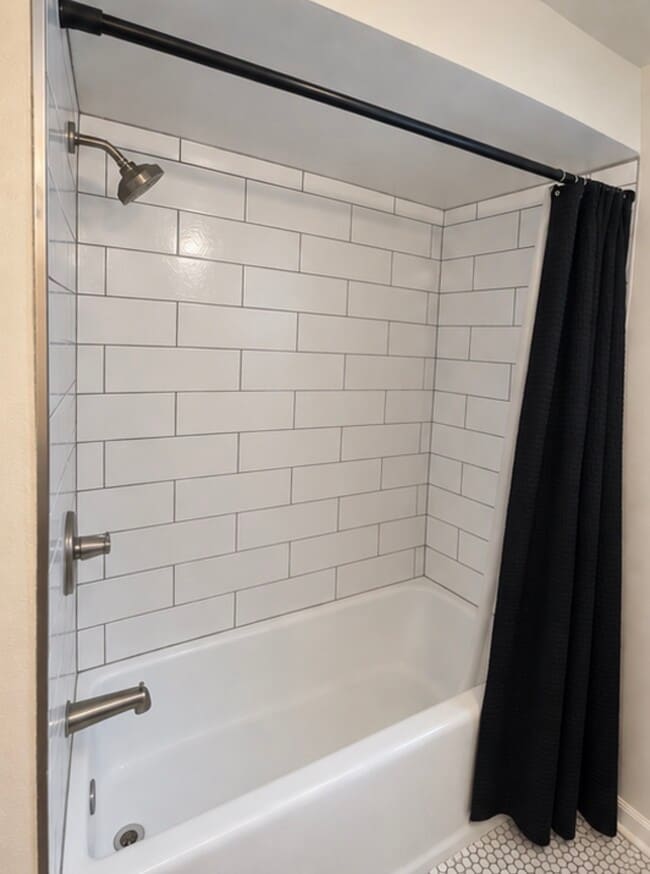 Building Photo - 529 S 74th St
