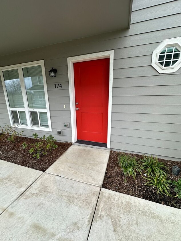Primary Photo - Beautifully Done Townhome in Phoenix Avail...