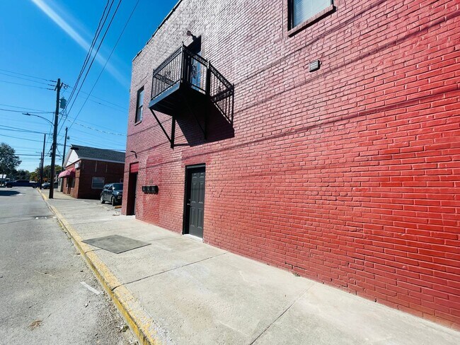 Building Photo - 3rd &amp; Main Apartments