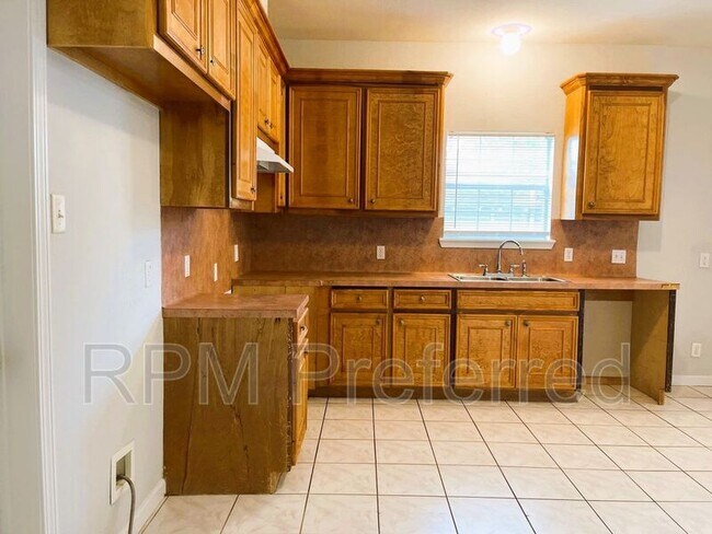Building Photo - 4114 Trout St