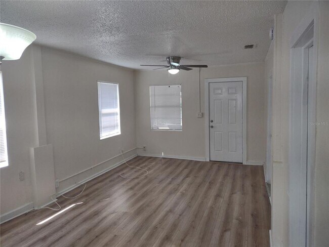 Foto del edificio - 1407 Monroe Ave