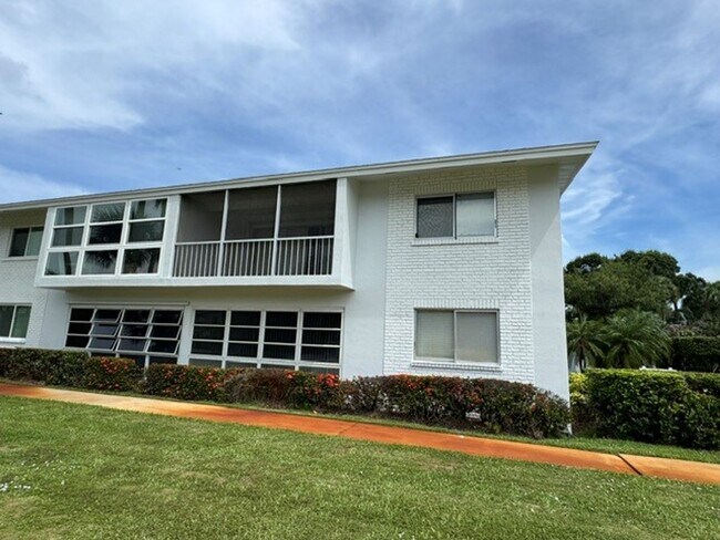 Foto del edificio - 600 Royal Palm Blvd