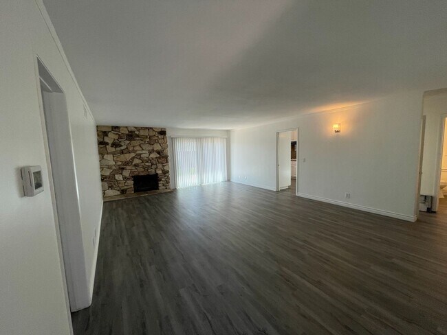 Foto del edificio - Single Level 4 Bedroom 2 Bath Home in Seal...