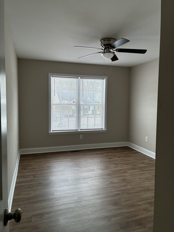 Building Photo - 231 Summerpine Pl