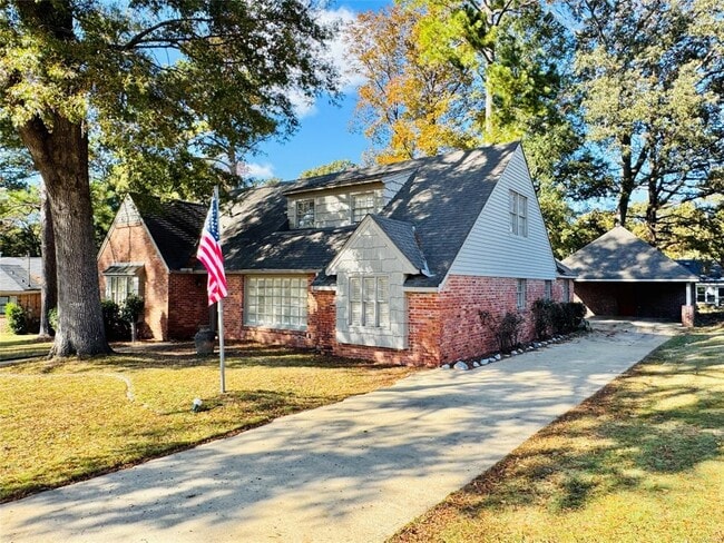 Building Photo - 2913 Sumter Ave