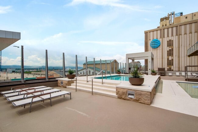 Building Photo - 1515 Champa St