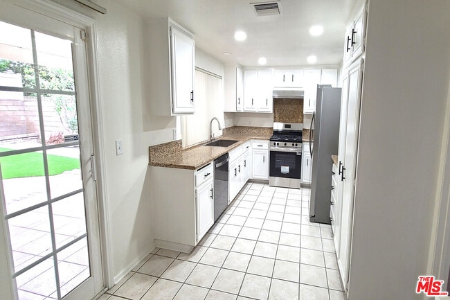 Foto del edificio - 10000 Hanna Ave