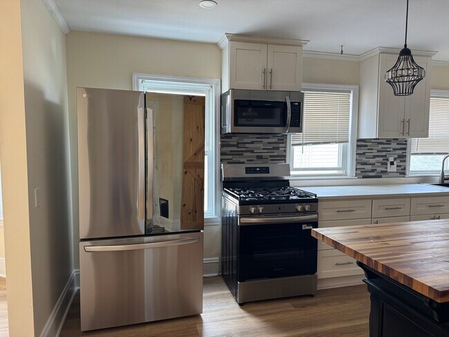 Building Photo - 19 Bellingham Ave