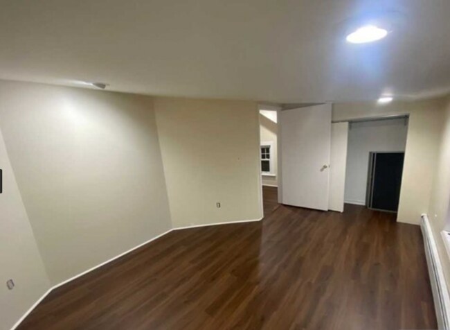 Building Photo - 321 New Milford Ave