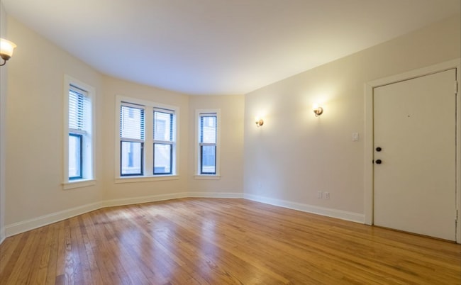 Building Photo - 4036 N Ashland Ave