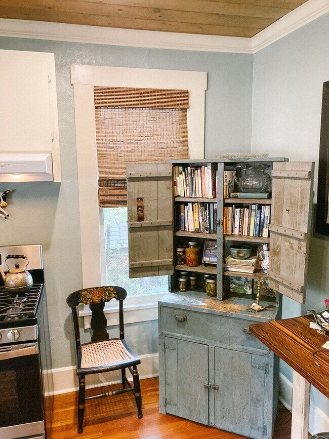 Foto del edificio - Midtown Bungalow 2BR House in Columbus Near Park