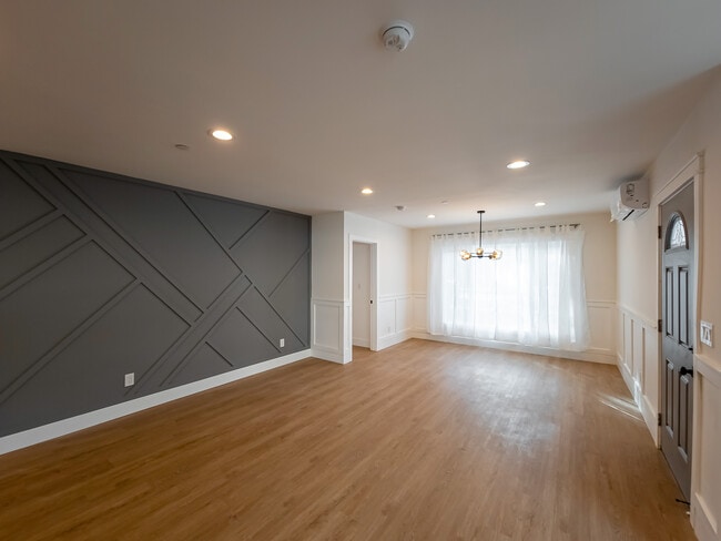Building Photo - 92 S Vinedo Ave