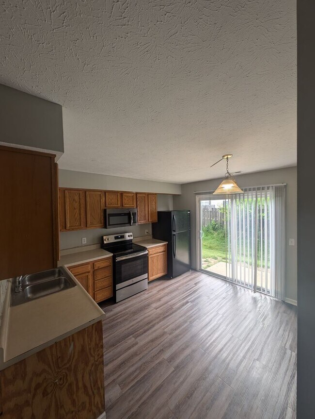 Foto del edificio - Beautifully Updated 4BR/3BA in Perry Towns...