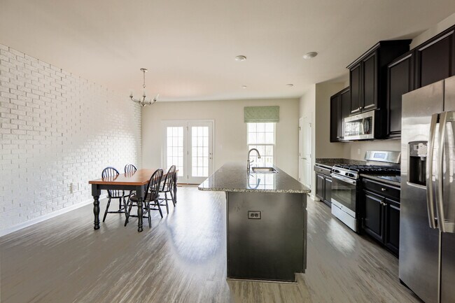 Cocina y comedor - 1171 Sunset Avenue Ext