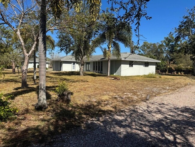 Building Photo - 1430 N Stacy St