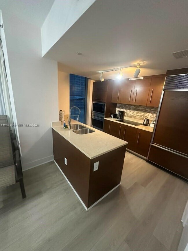 Building Photo - 485 Brickell Ave