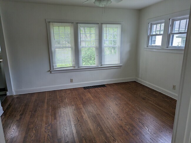 Photo - 611 E 52nd St House