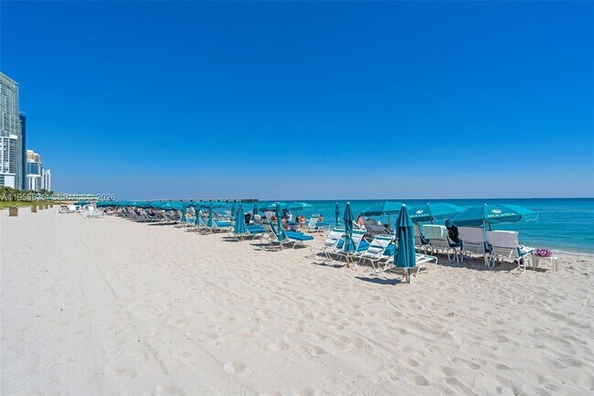 Foto del edificio - 16485 Collins Ave