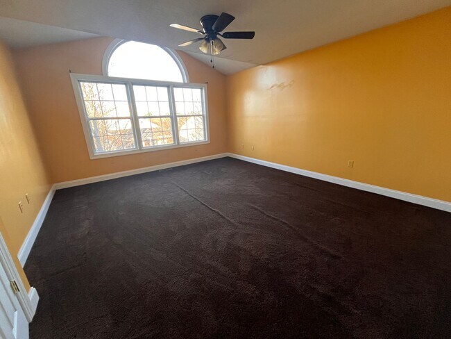 Foto del edificio - *LEASE PENDING - CURRENTLY UNAVAILABLE* Ex...