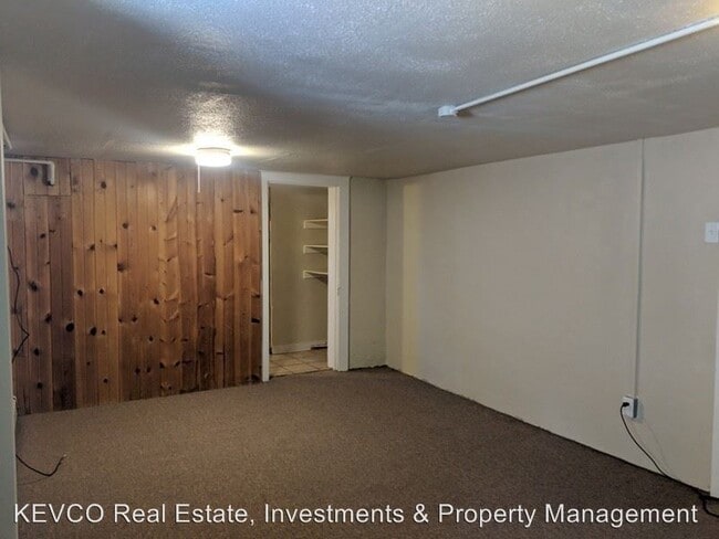 Building Photo - 321 Edwards St