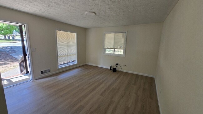 Building Photo - Fully Renovated Ranch Home