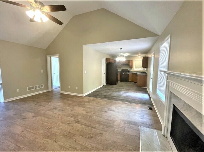 Foto del edificio - 1570 Cedar Hl