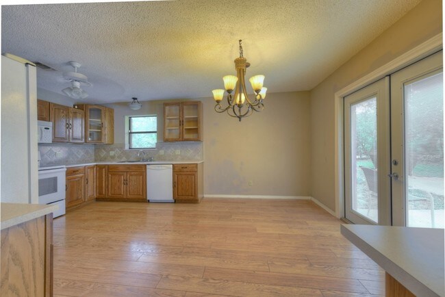 Building Photo - 1602 Muleshoe Dr