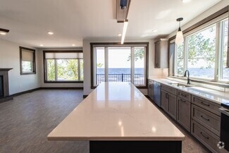 Building Photo - 802 S Lake Ave