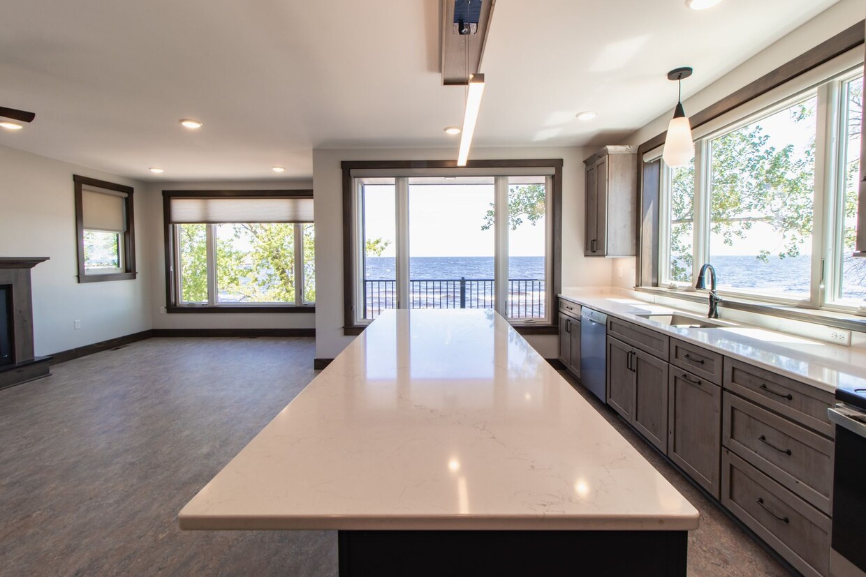 Foto principal - AVAILABLE AUGUST - Beautifully Renovated 2...