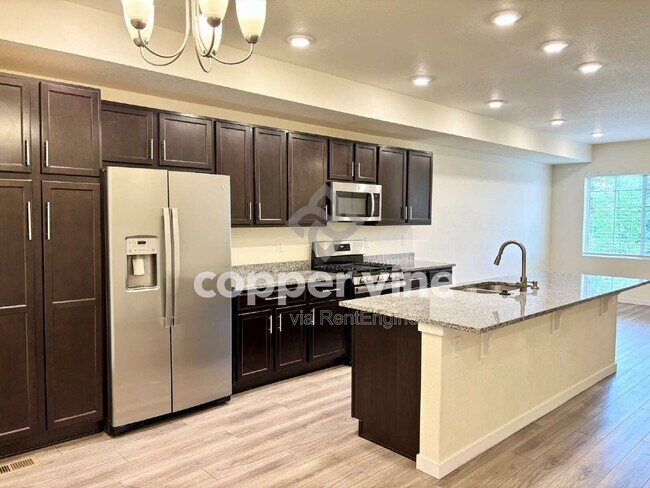 Foto del edificio - 887 E 98th Ave