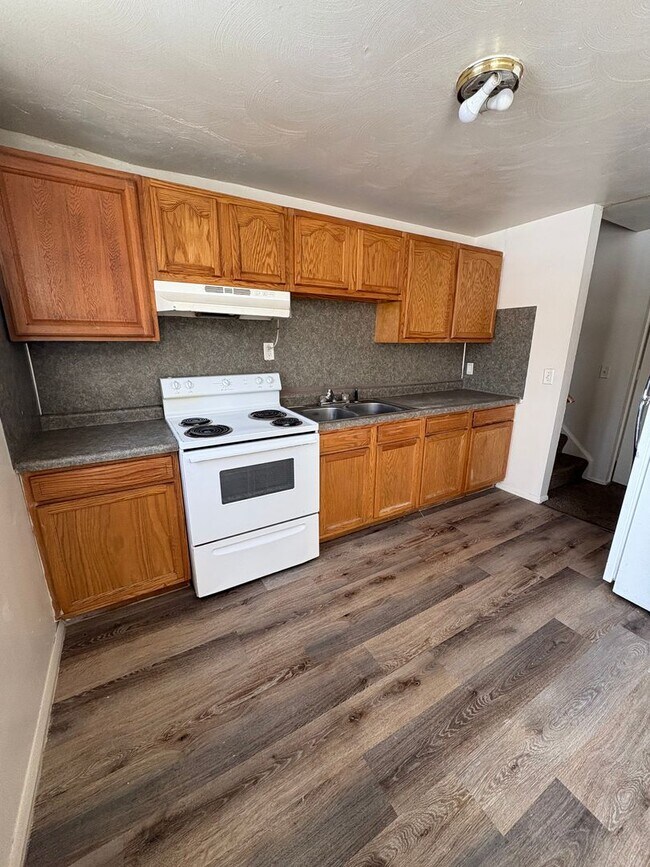 Building Photo - Spacious and charming 4 Bed Home in Convenient West Toledo Location