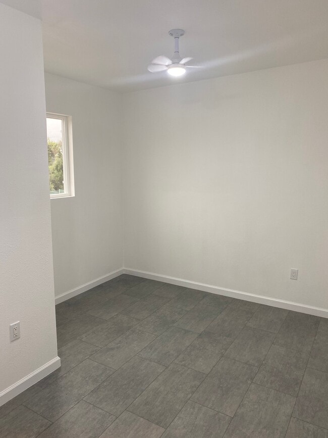 Building Photo - 1516 Calavo Dr