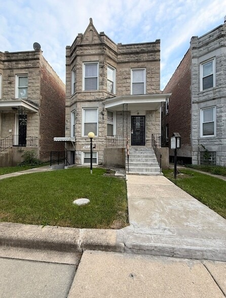 Building Photo - 4111 W Cullerton St