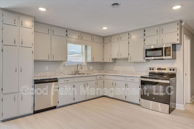 Foto del edificio - 4022 Windridge Dr