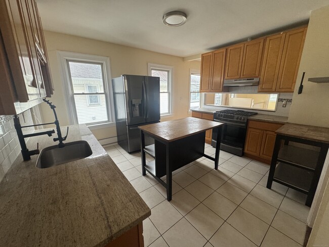 Building Photo - 190 Whitney Ave