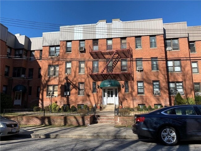 Building Photo - 48 Parkway N