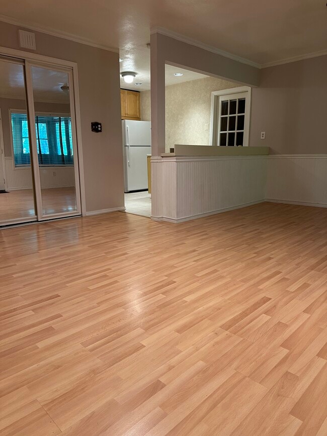 Building Photo - 111 Amberly Dr