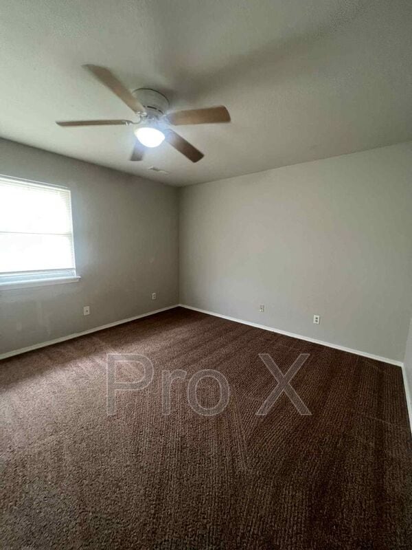 Foto del edificio - 2216 E 8th St