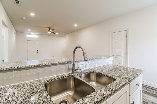 Building Photo - 1140 Sunshine Ct