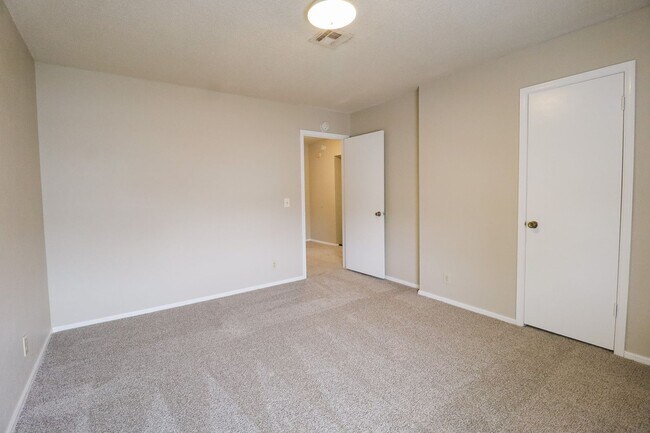 Foto del edificio - 3 Bed / 2 Bath in Tulsa!