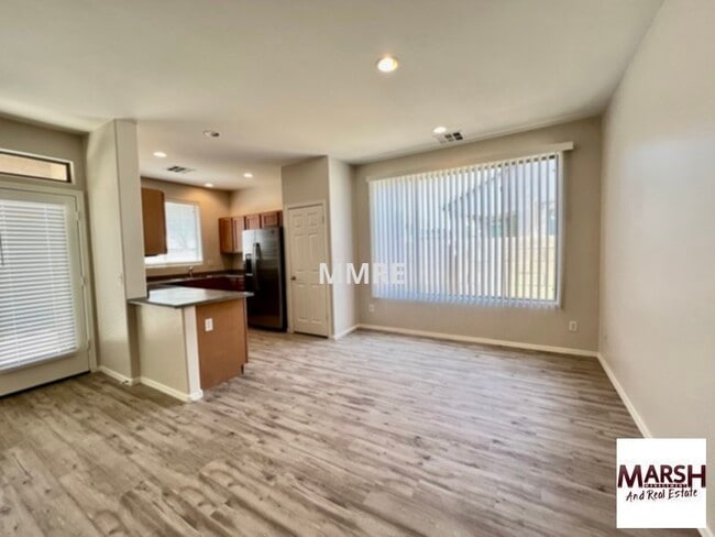 Building Photo - Split bedroom floor plan with 3 bedrooms i...
