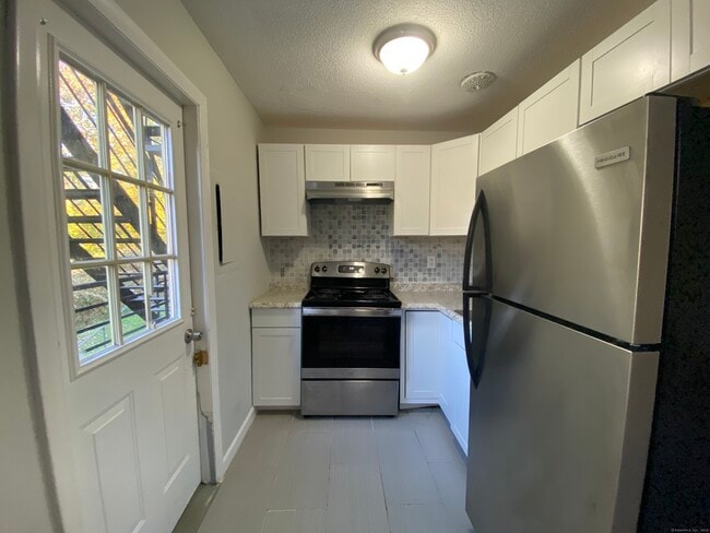 Foto del edificio - 32 Old Foxon Rd