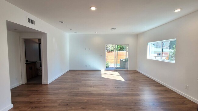 Foto del edificio - 6034 Craner Ave