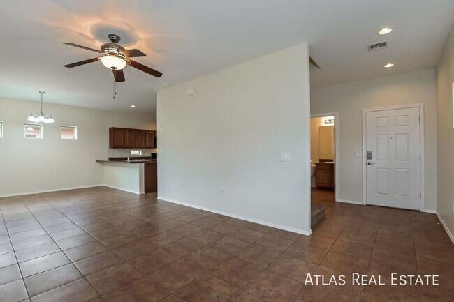 Foto del edificio - 6650 S Blue Wing Dr