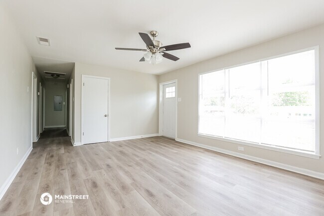 Building Photo - 104 Oak Dr