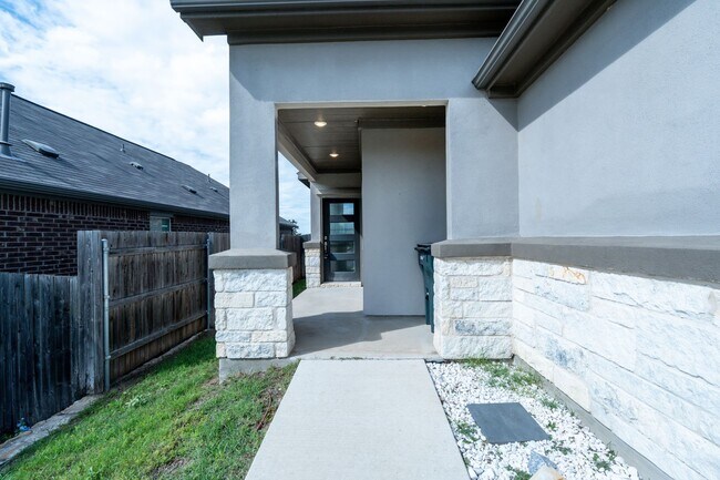 Building Photo - 838 Pepperbark Loop