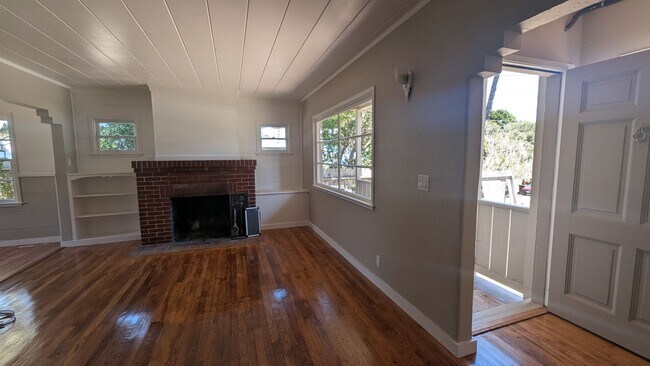 Foto del edificio - Pacific Grove Cottage with Classic Character